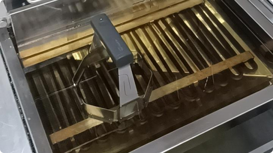 WAVECOOKINGを油槽に沈めた様子